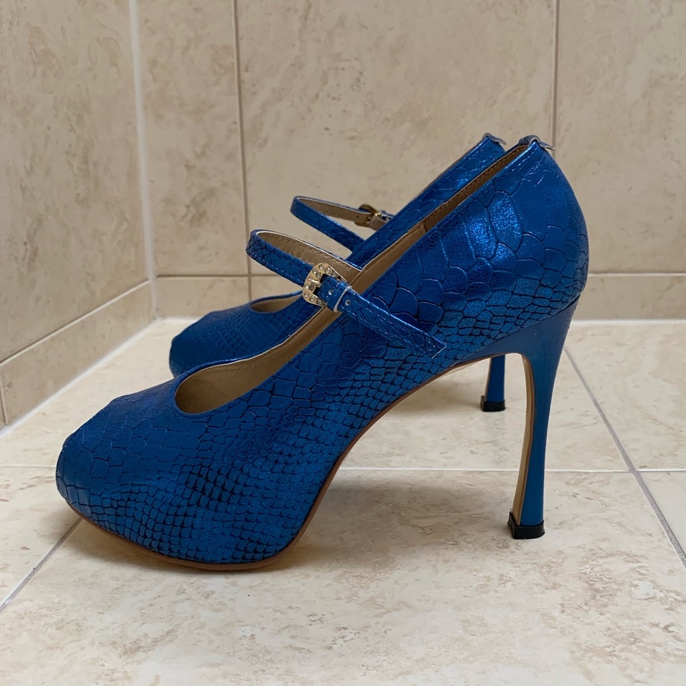 Gorgeous summer 4" inch heels never worn !